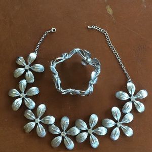 Silver flower necklace& bracelet set